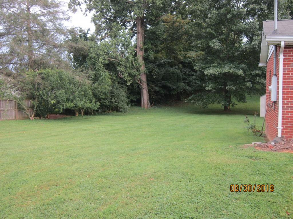 2907 Ballard Road Johnson City, TN 37604 - Photo 6 of 29 Left Side
