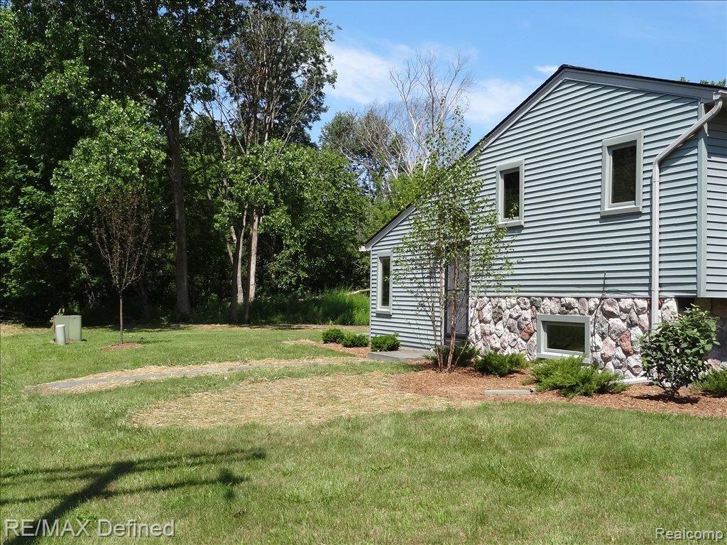 3240 Bathurst Avenue Rochester, MI 48309 - Photo 7 of 25 Bathurst 007