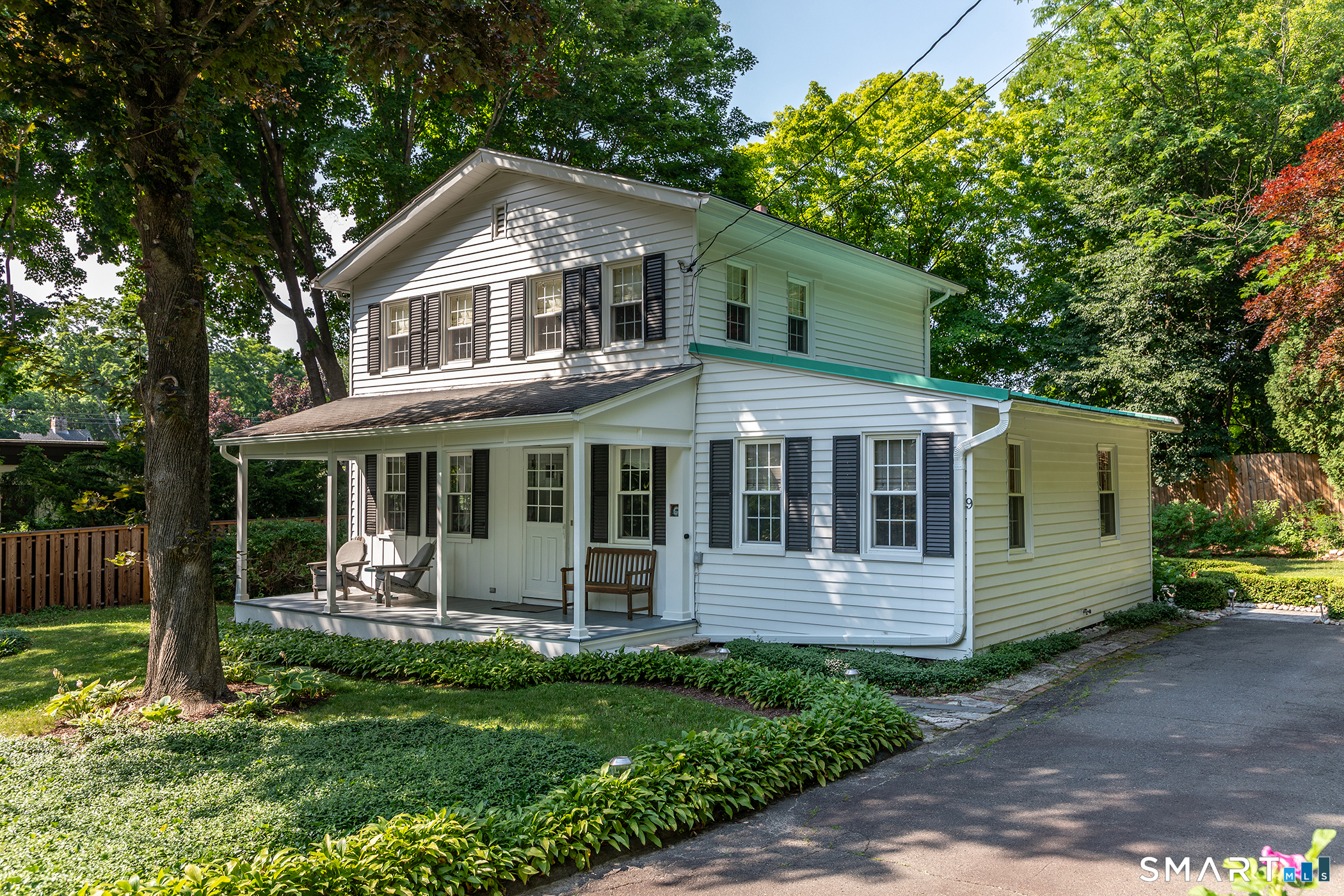 9 Spring Street Woodbury, CT 06798 - Photo 2 of 19