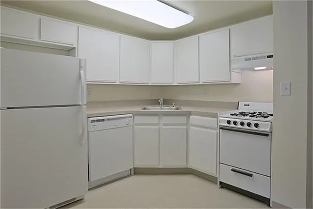 $747 | 1100 South Adams Street, Carthage, TX 75633