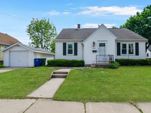 $199,900 | 400 Newhall Street, Green Bay, WI 54302