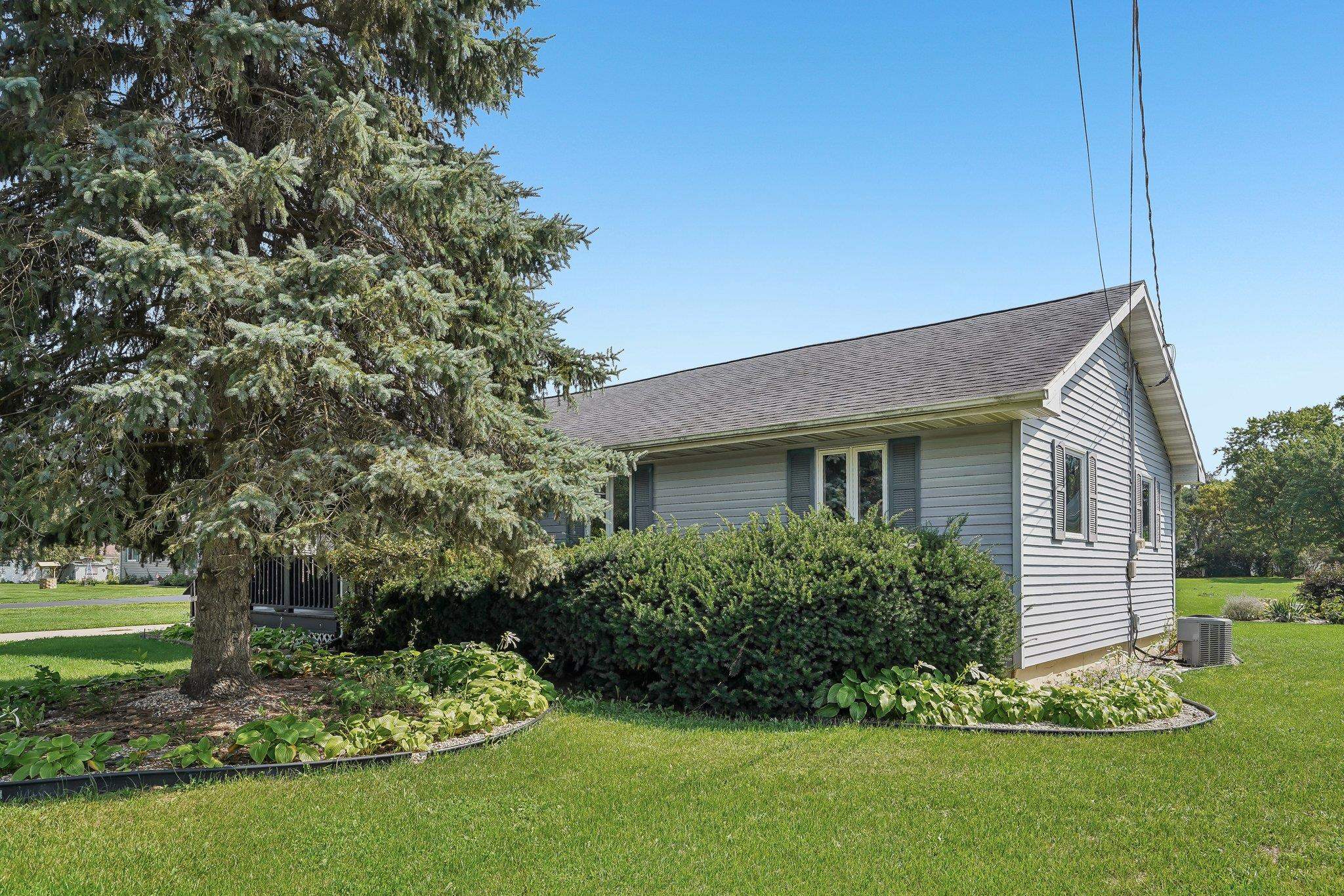 2104 Thomas Beloit, WI 53511 - Photo 3 of 32 Gallery Image 3