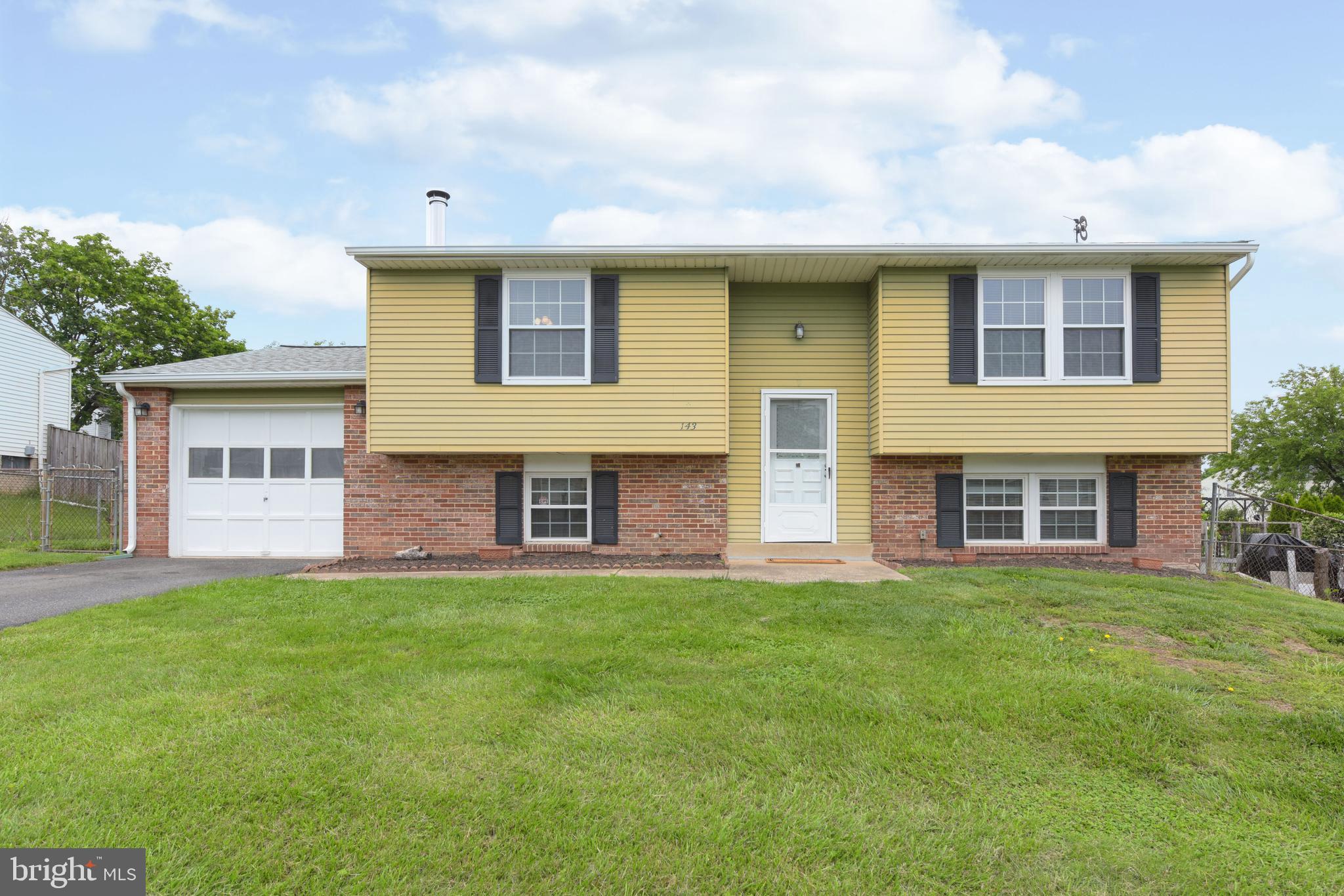 143 North Harrison Road Sterling, VA 20164 - Photo 1 of 36 Gallery Image 1