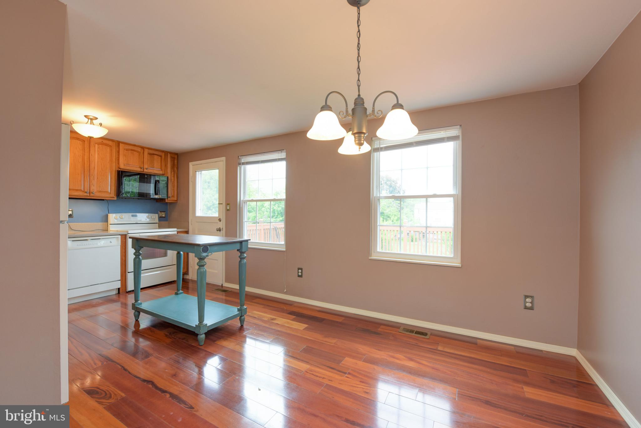 143 North Harrison Road Sterling, VA 20164 - Photo 5 of 36 Gallery Image 5