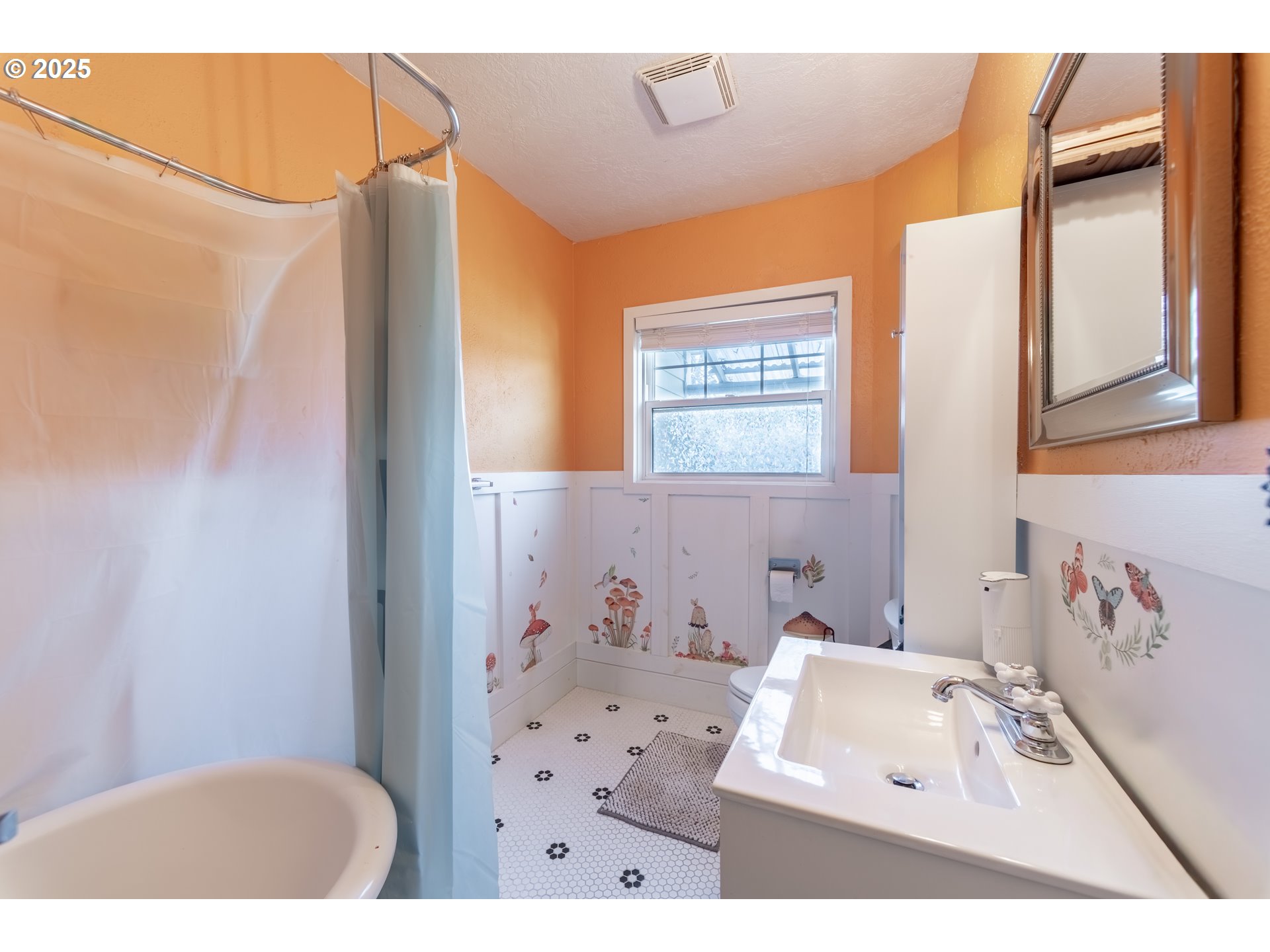 745 16th Street Northeast Salem, OR 97301 - Photo 9 of 32