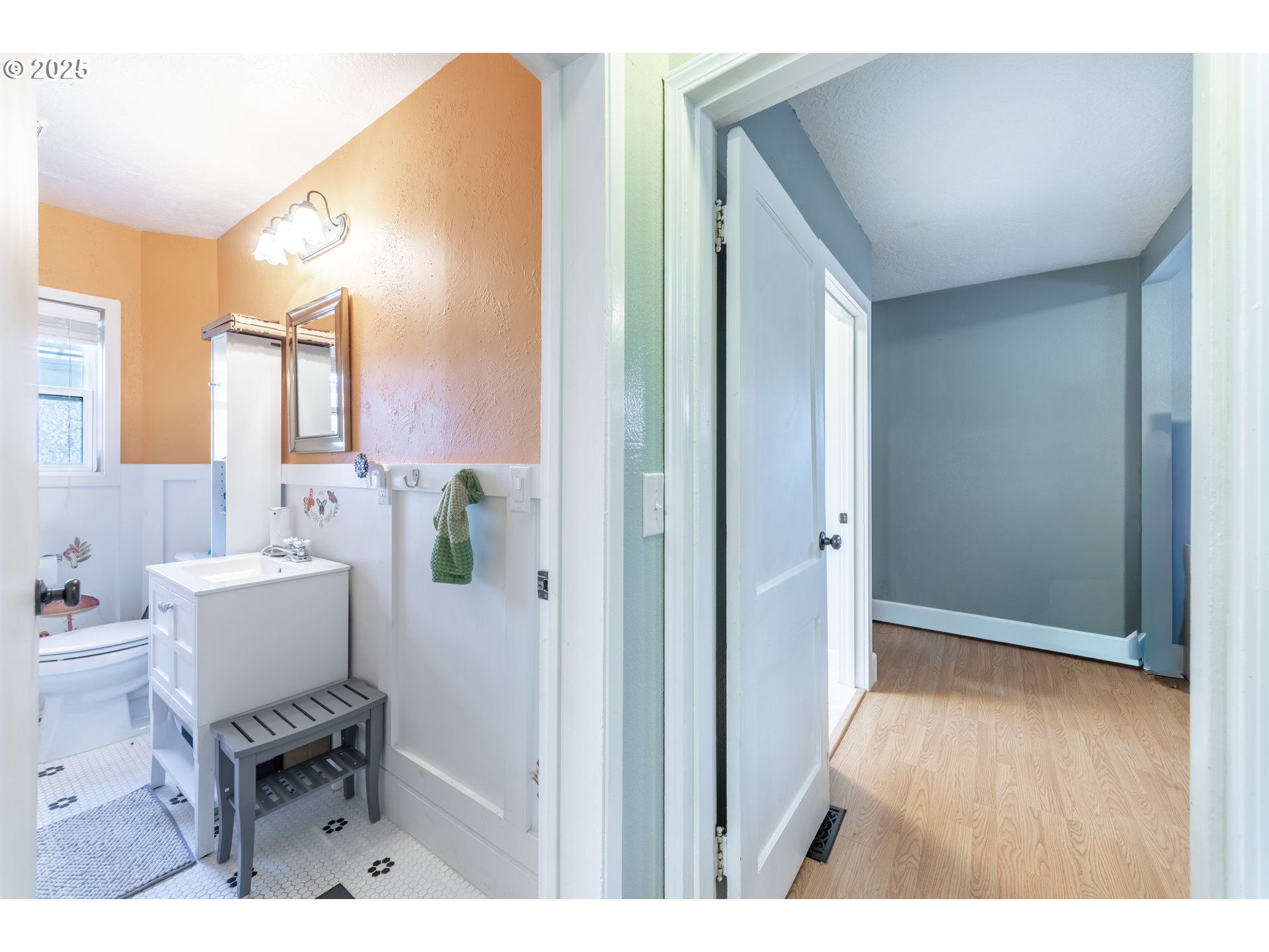745 16th Street Northeast Salem, OR 97301 - Photo 10 of 32 a view of a room with workspace and a mirror
