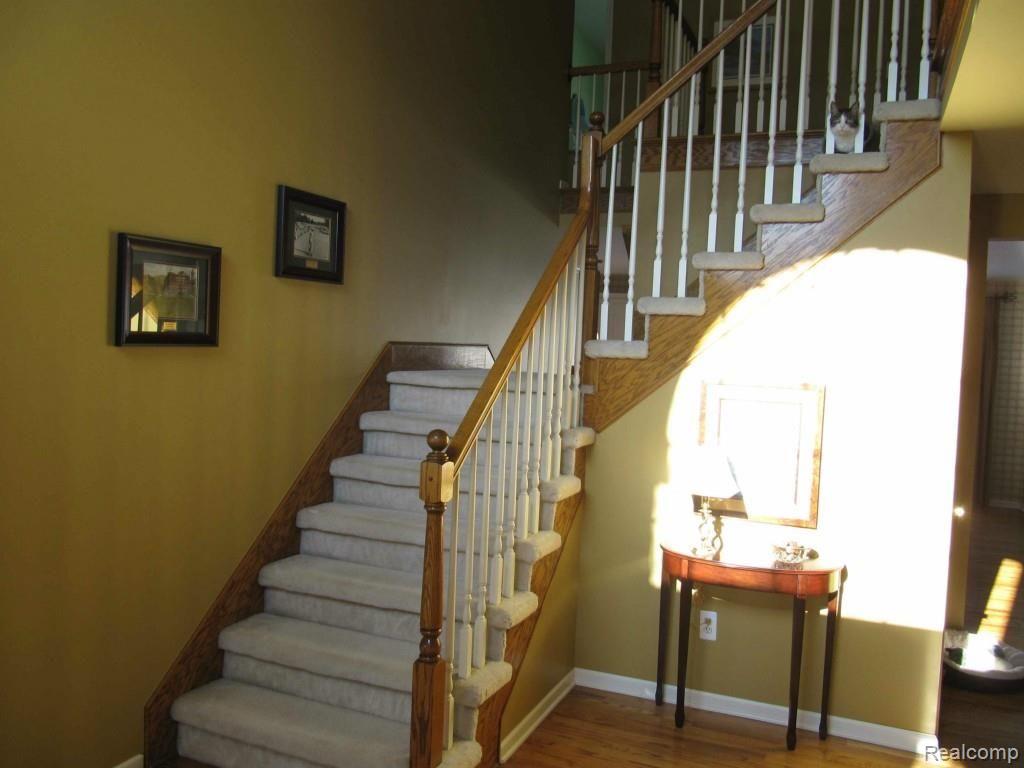 1412 Tulberry Circle Rochester, MI 48306 - Photo 3 of 35 Staircase.jpg