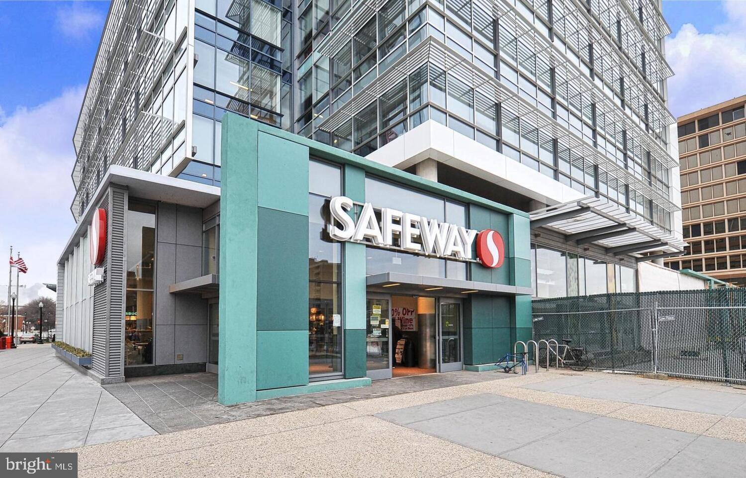 240 M Street Southwest, Unit E406 Washington, DC 20024 - Photo 24 of 38 a view of a stores