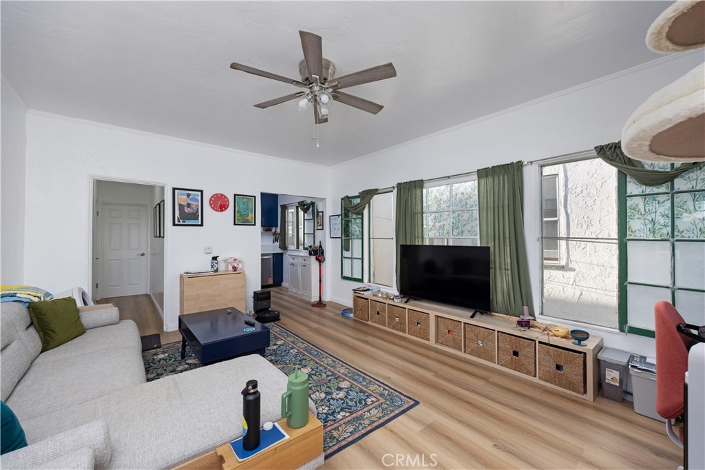 28 Argonne Avenue Long Beach, CA 90803 - Photo 3 of 20 a living room with furniture and a flat screen tv