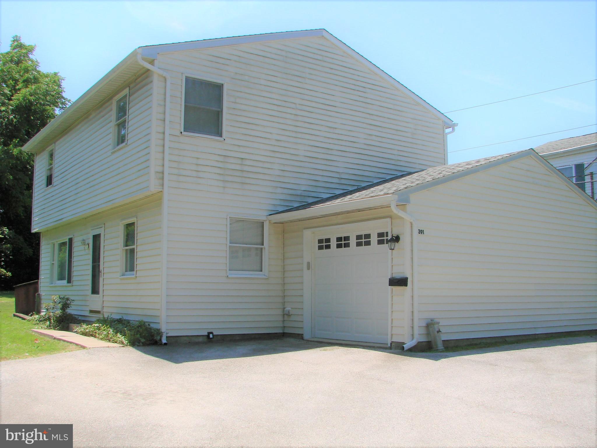 391 Sugartown Road Wayne, PA 19087 - Photo 2 of 20 1 car garage