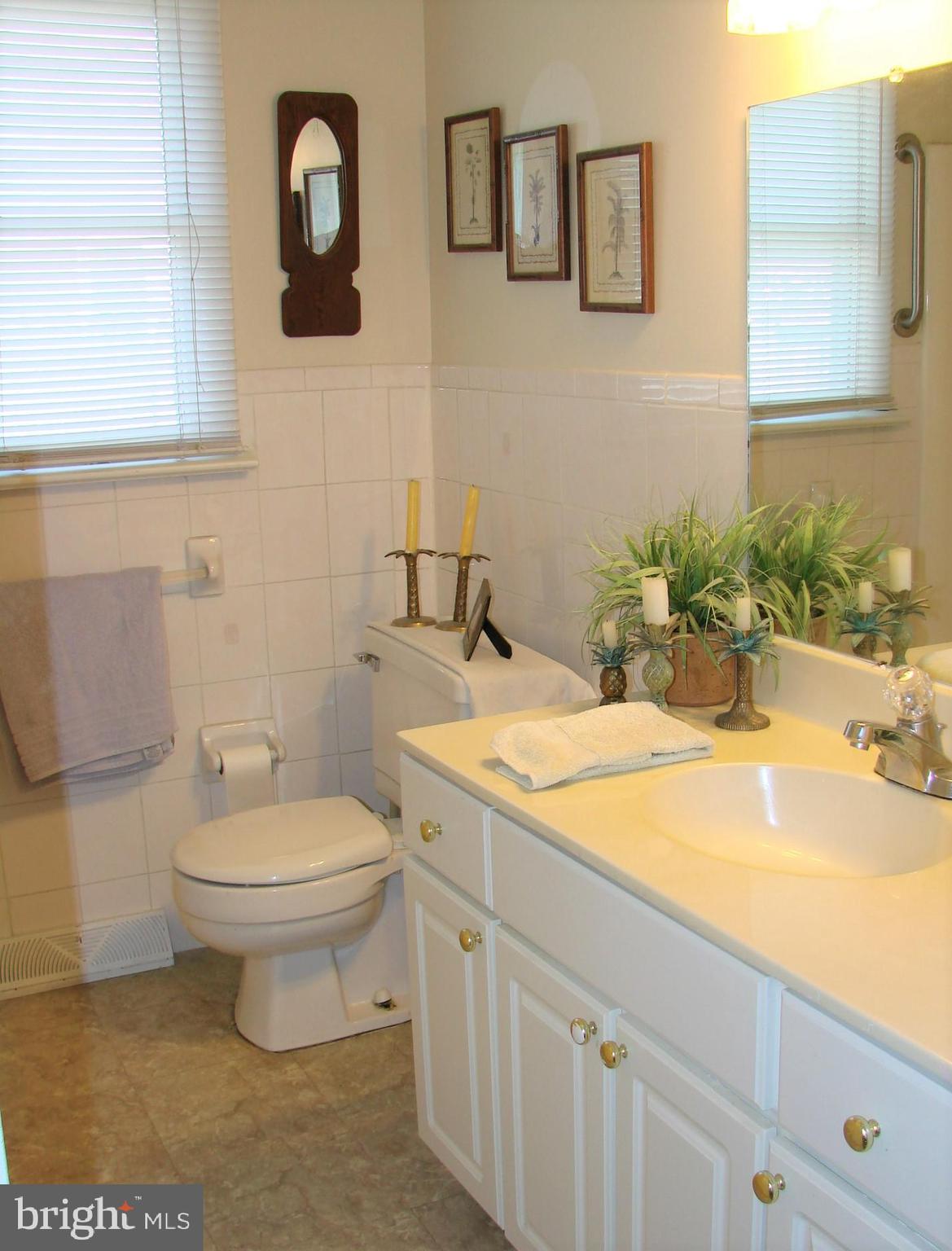 391 Sugartown Road Wayne, PA 19087 - Photo 12 of 20 1st floor full bath