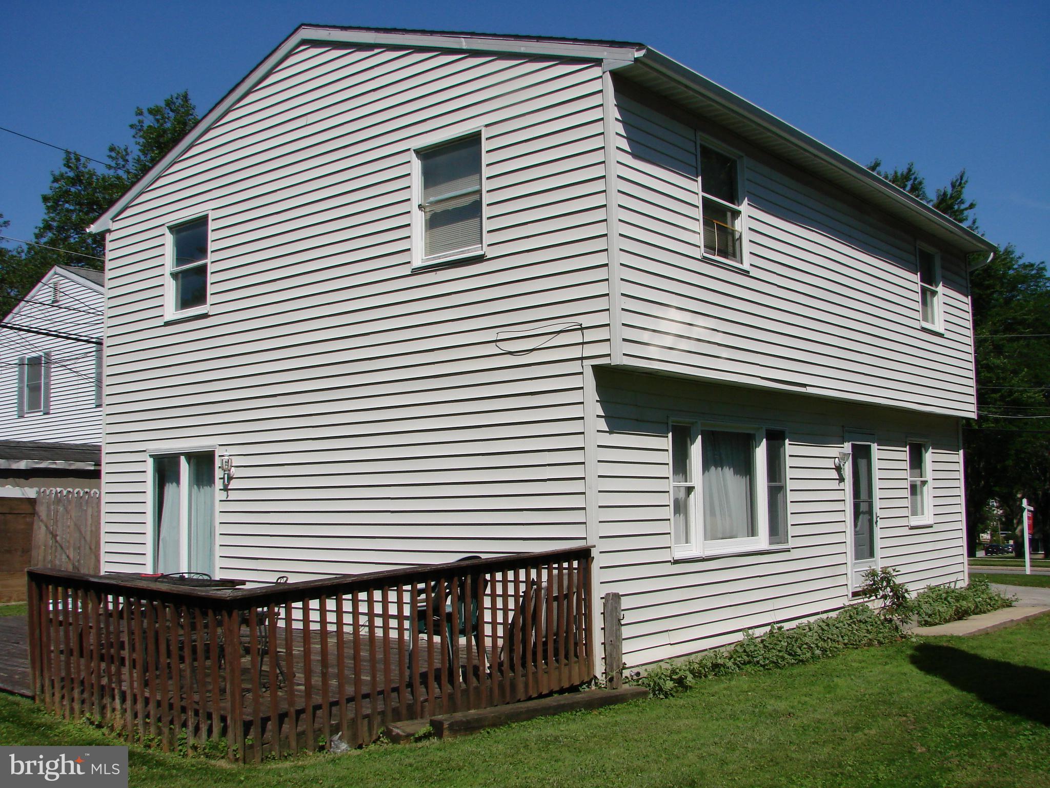 391 Sugartown Road Wayne, PA 19087 - Photo 3 of 20 Back deck platform