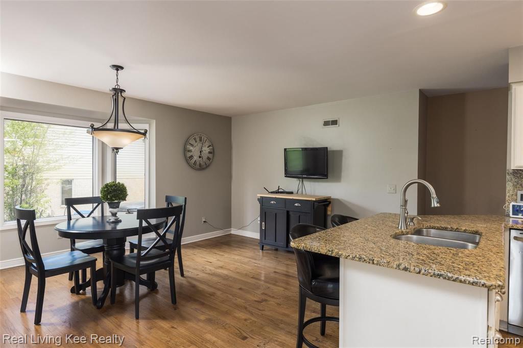 1427 Ridge Court Rochester, MI 48306 - Photo 16 of 50
