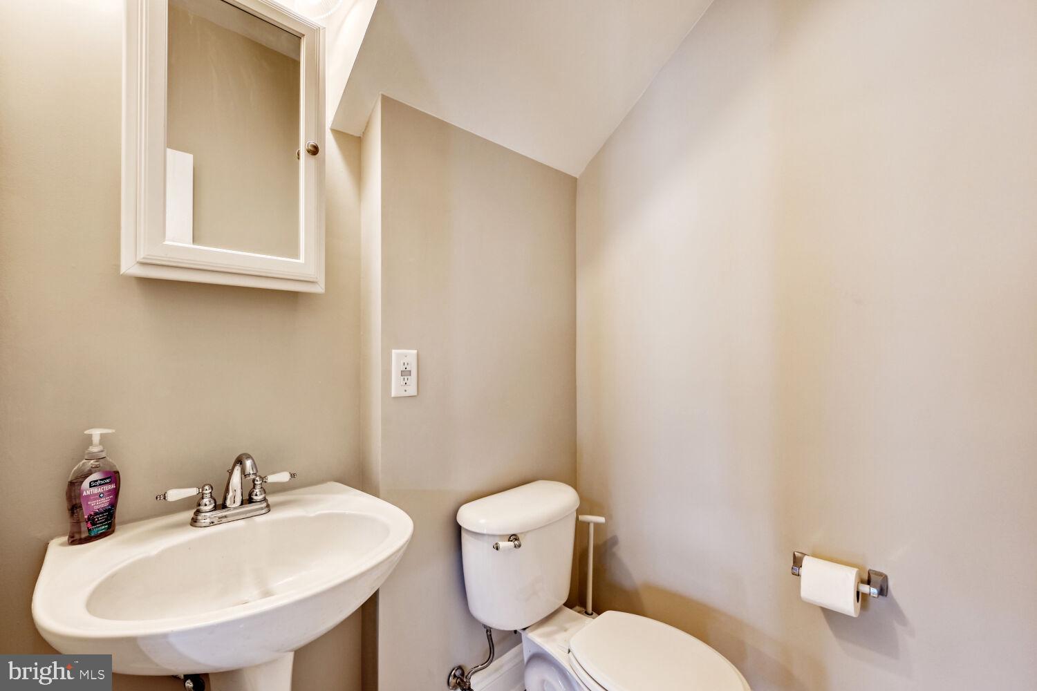 8719 Capistrano Way Odenton, MD 21113 - Photo 10 of 37