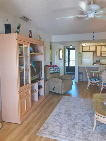 $1,900 | 4024 Oakview Drive, Unit I9, Port Charlotte, FL 33980