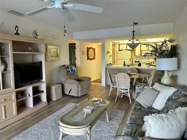 $1,900 | 4024 Oakview Drive, Unit I9, Port Charlotte, FL 33980