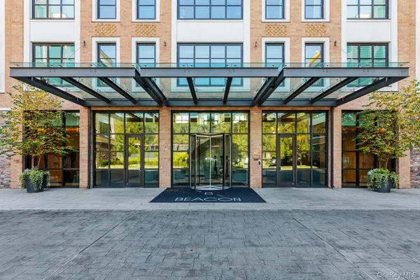 $1,150,000 | 100 Garvies Point Road, Unit 1009, Glen Cove, NY 11542