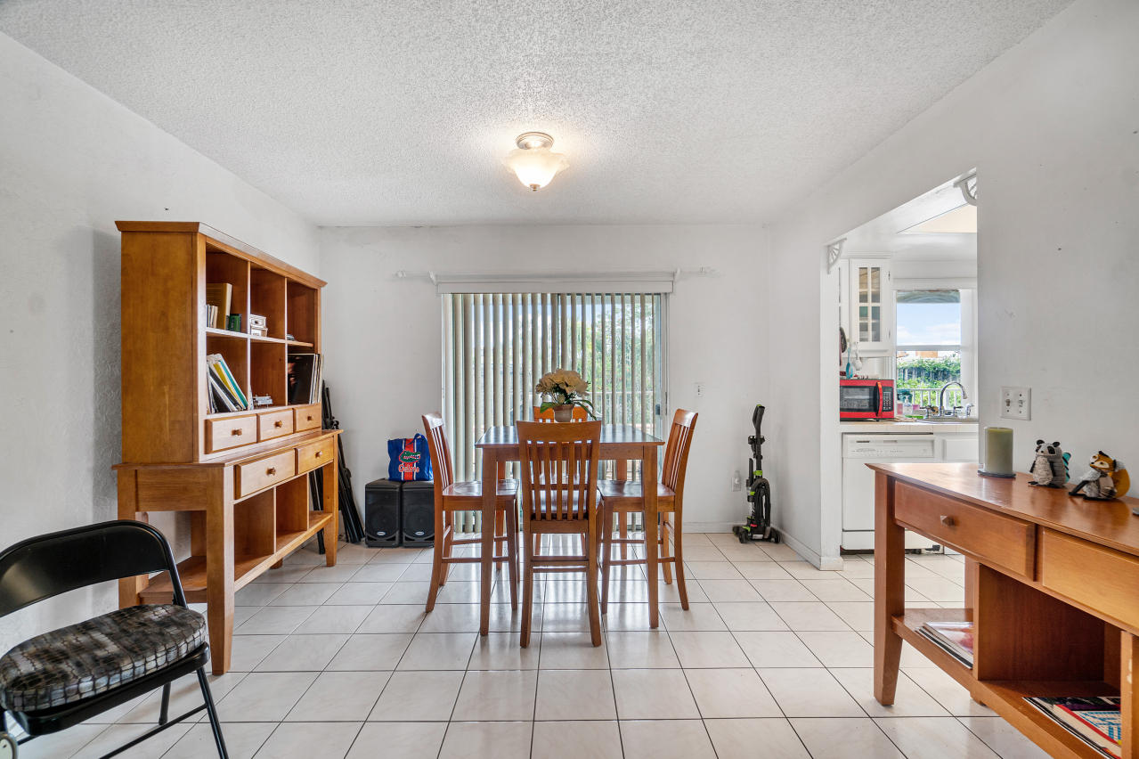22768 Southwest 64th Way Boca Raton, FL 33428 - Photo 11 of 22 011-22768Southwest64thWay-BocaRaton-FL-3