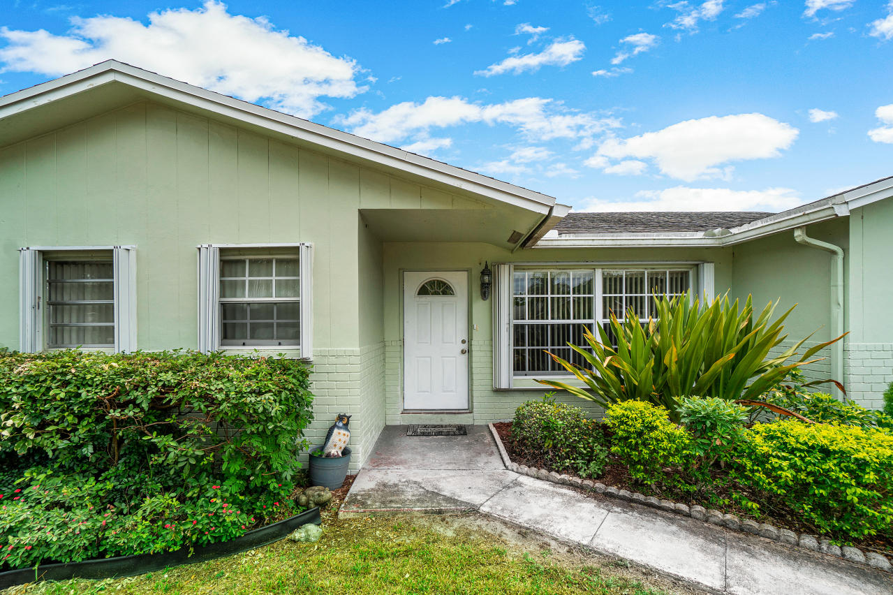 22768 Southwest 64th Way Boca Raton, FL 33428 - Photo 4 of 22 004-22768Southwest64thWay-BocaRaton-FL-3