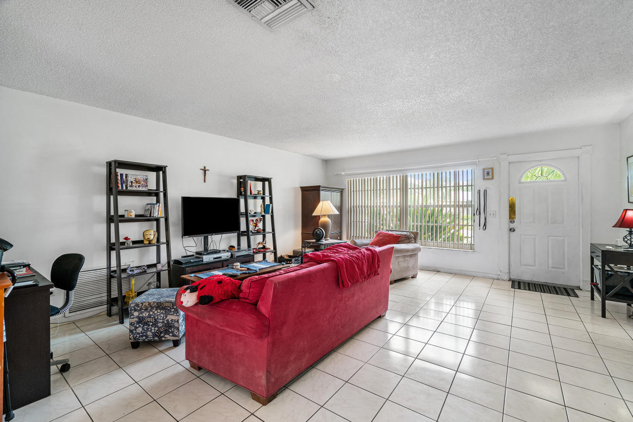22768 Southwest 64th Way Boca Raton, FL 33428 - Photo 5 of 22 005-22768Southwest64thWay-BocaRaton-FL-3