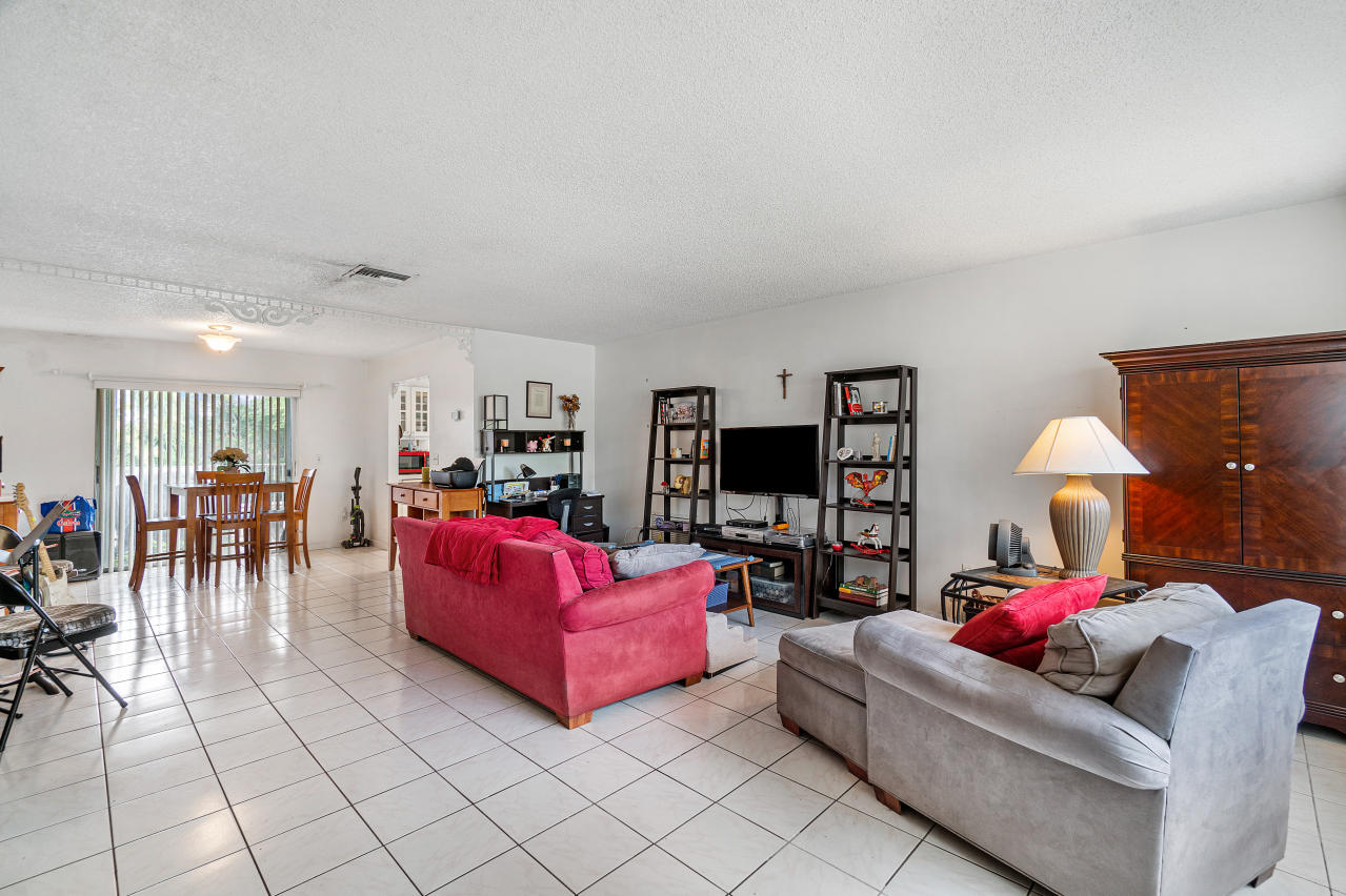 22768 Southwest 64th Way Boca Raton, FL 33428 - Photo 6 of 22 006-22768Southwest64thWay-BocaRaton-FL-3