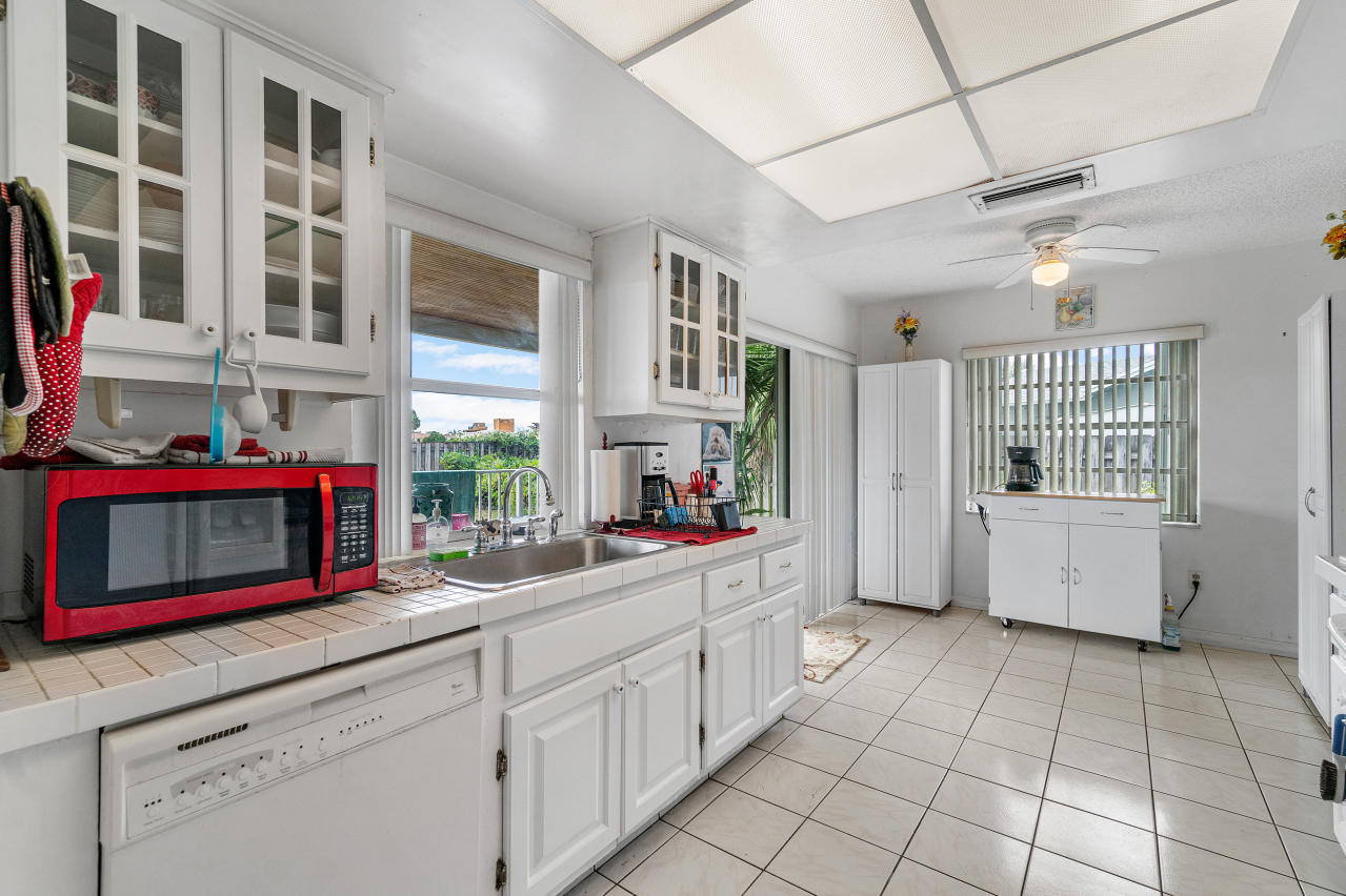 22768 Southwest 64th Way Boca Raton, FL 33428 - Photo 8 of 22 008-22768Southwest64thWay-BocaRaton-FL-3