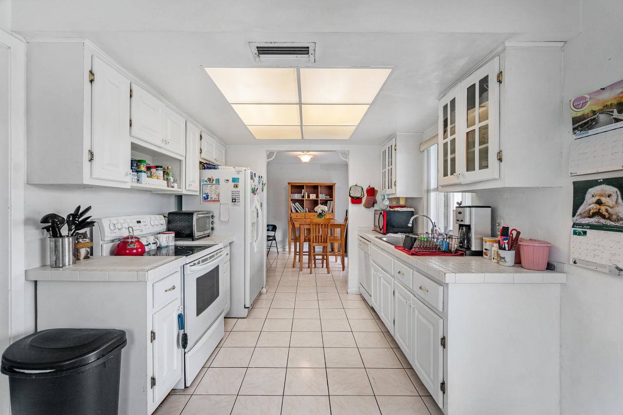 22768 Southwest 64th Way Boca Raton, FL 33428 - Photo 10 of 22 010-22768Southwest64thWay-BocaRaton-FL-3
