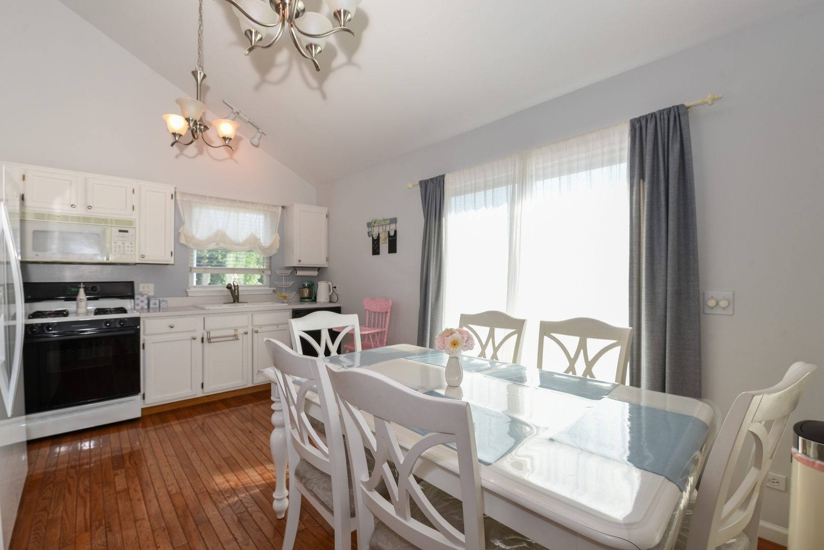 1195 Cobblers Crossing Elgin, IL 60120 - Photo 4 of 24