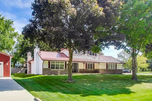 $664,500 | 31700 118th Street, Randall, WI 53181