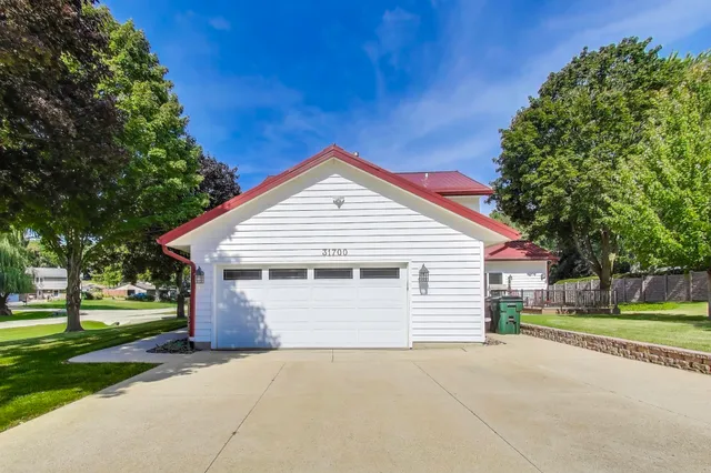 $664,500 | 31700 118th Street, Randall, WI 53181