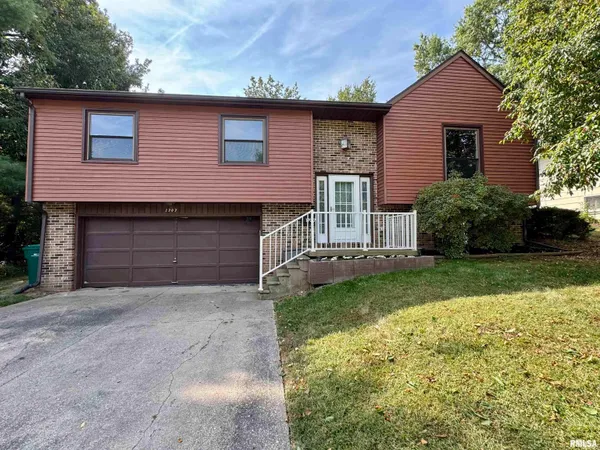 $193,000 | 1707 Riverview Drive, Macomb, IL 61455