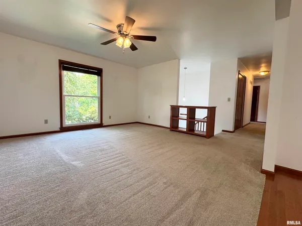 $193,000 | 1707 Riverview Drive, Macomb, IL 61455