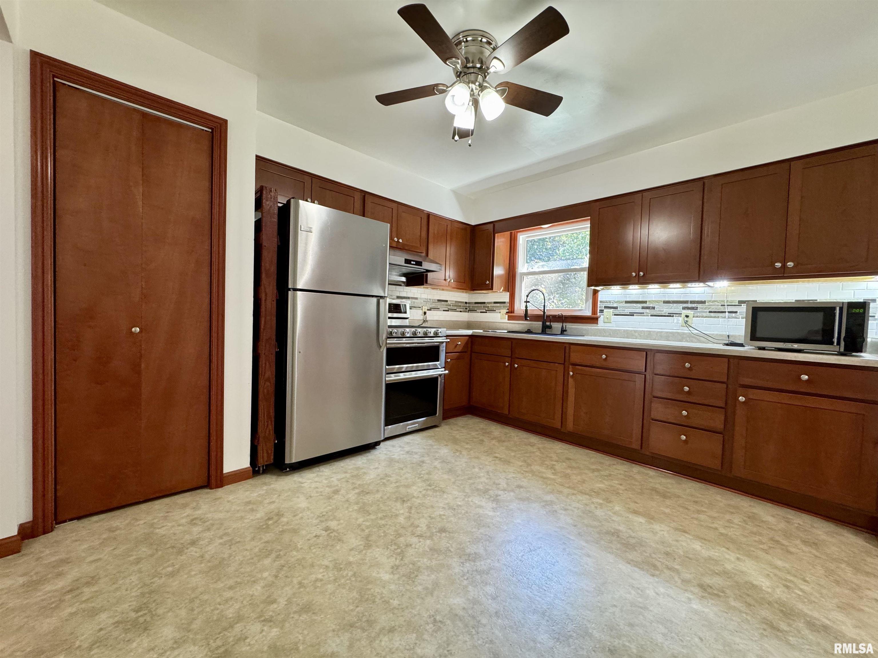 1707 Riverview Drive Macomb, IL 61455 - Photo 18 of 59