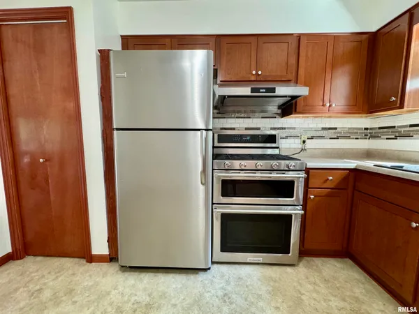 $193,000 | 1707 Riverview Drive, Macomb, IL 61455