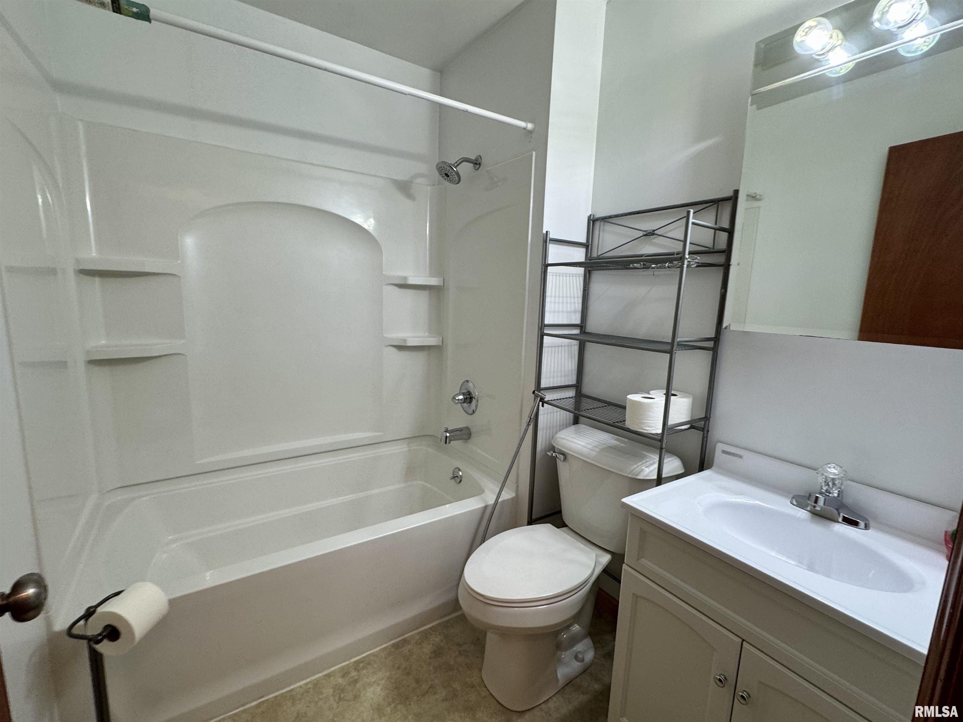 1707 Riverview Drive Macomb, IL 61455 - Photo 22 of 59
