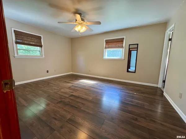 $193,000 | 1707 Riverview Drive, Macomb, IL 61455