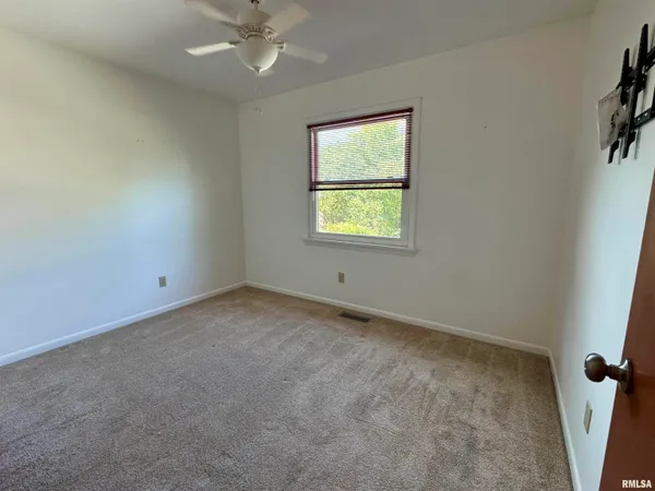 $193,000 | 1707 Riverview Drive, Macomb, IL 61455