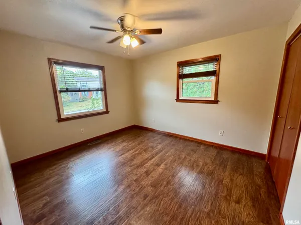 $193,000 | 1707 Riverview Drive, Macomb, IL 61455
