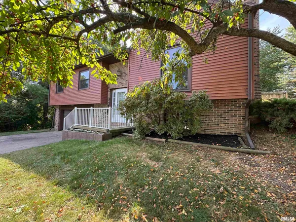 $193,000 | 1707 Riverview Drive, Macomb, IL 61455