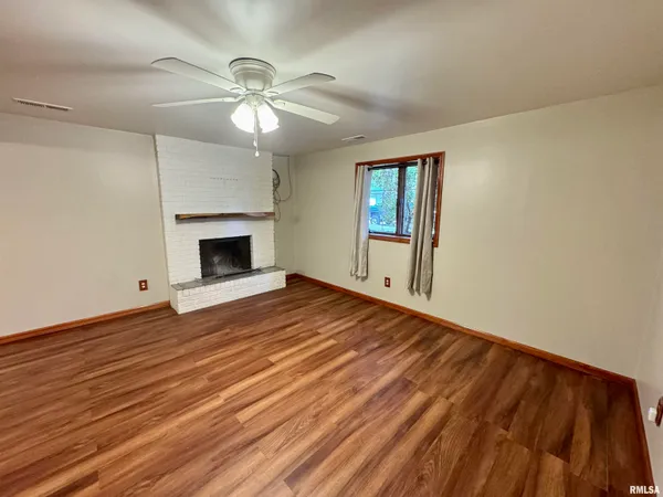 $193,000 | 1707 Riverview Drive, Macomb, IL 61455