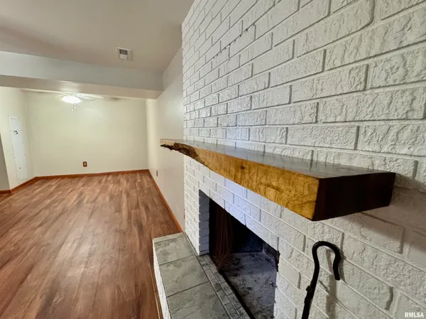 $193,000 | 1707 Riverview Drive, Macomb, IL 61455