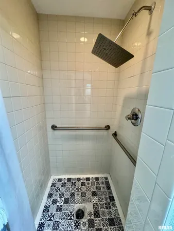 $193,000 | 1707 Riverview Drive, Macomb, IL 61455