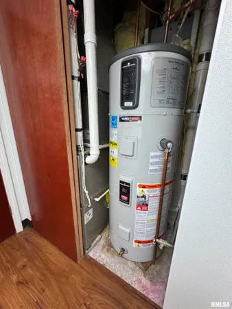 $193,000 | 1707 Riverview Drive, Macomb, IL 61455