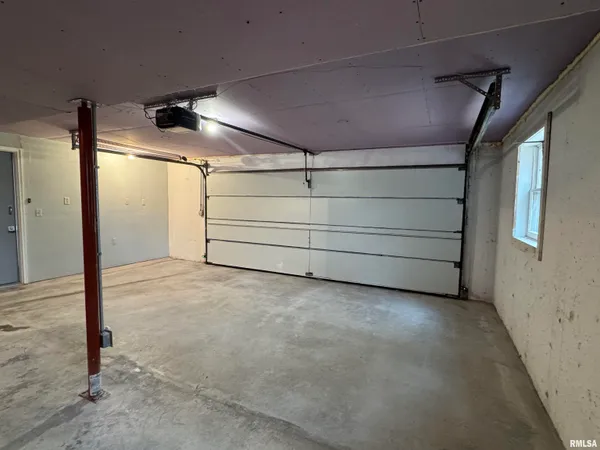 $193,000 | 1707 Riverview Drive, Macomb, IL 61455