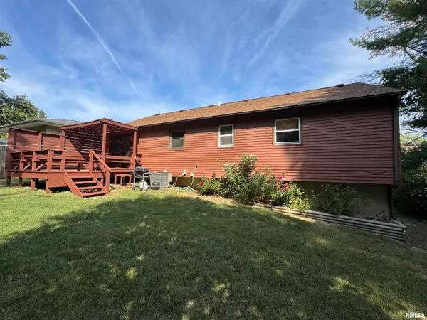 $193,000 | 1707 Riverview Drive, Macomb, IL 61455