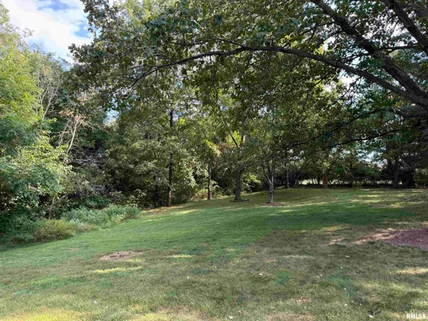 $193,000 | 1707 Riverview Drive, Macomb, IL 61455