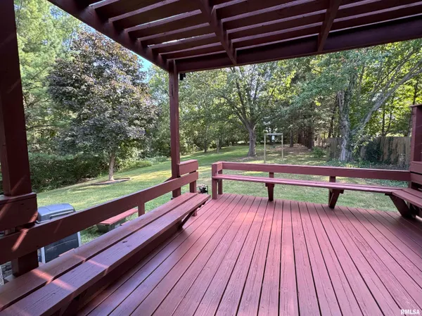 $193,000 | 1707 Riverview Drive, Macomb, IL 61455