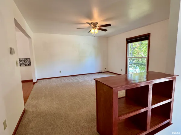 $193,000 | 1707 Riverview Drive, Macomb, IL 61455