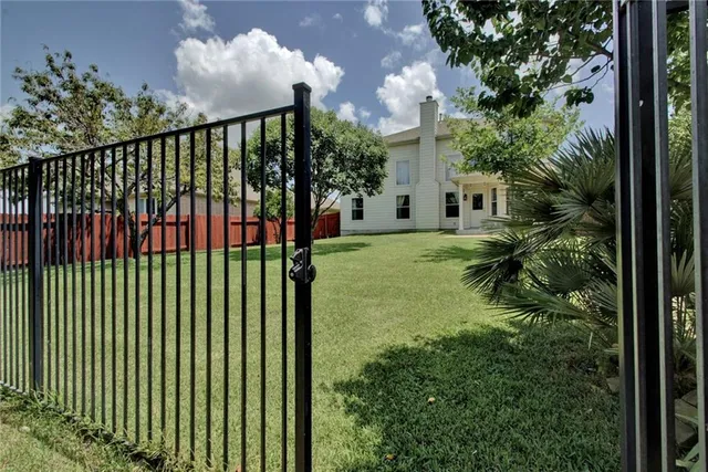 a view of a backyard with green space