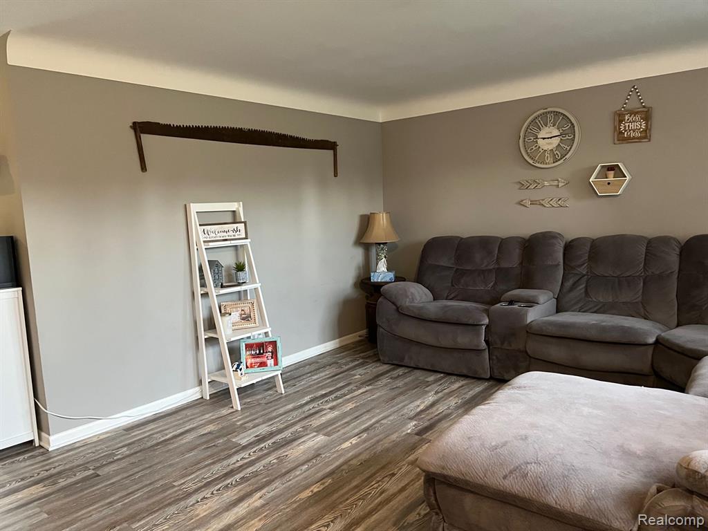 8322 Corunna Road Flint, MI 48532 - Photo 4 of 26